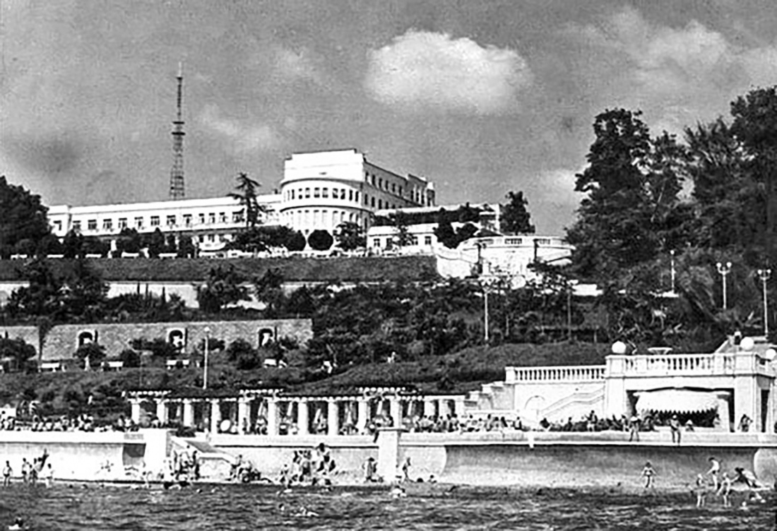 PRIMORSKAYA HOTEL. PHOTO FROM THE LATE 1930S.(C)MUSEUM OF HISTORY OF THE CITY-RESORT OF SOCHI